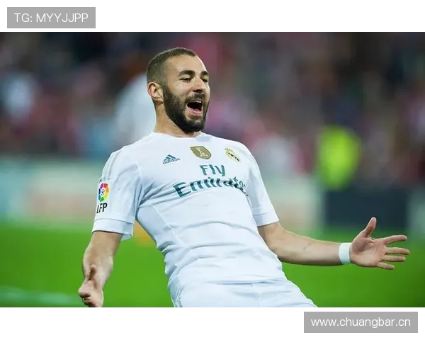 本泽马：从隐形核心到金球奖的巅峰之路解析