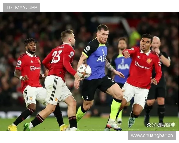 曼联进攻组织混乱:对赛季稳定性与关键战表现形成直接制约 曼联进攻组织混乱:对赛季稳定性与关键战表现形成直接制约