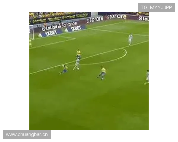 罗德里与布斯克茨：中场掌控力及战术角色对比分析