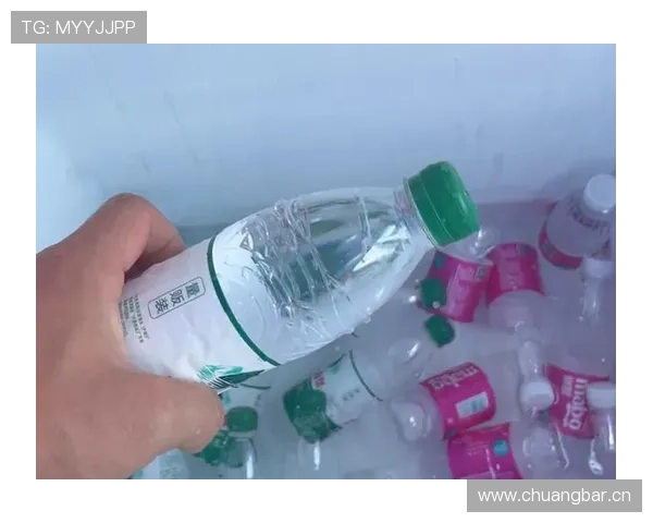 王昶家的冰箱里塞满了能量饮料，连矿泉水都得排队