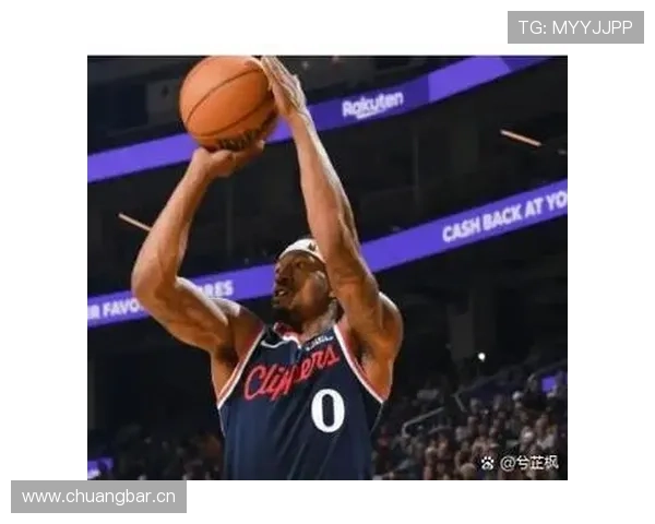 西亚卡姆挡拆中创造错位打出高效得分拉开与队友差距