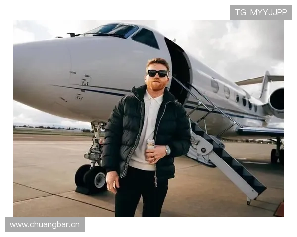 阿尔瓦雷斯训练完直接去奢侈品店刷空卡？