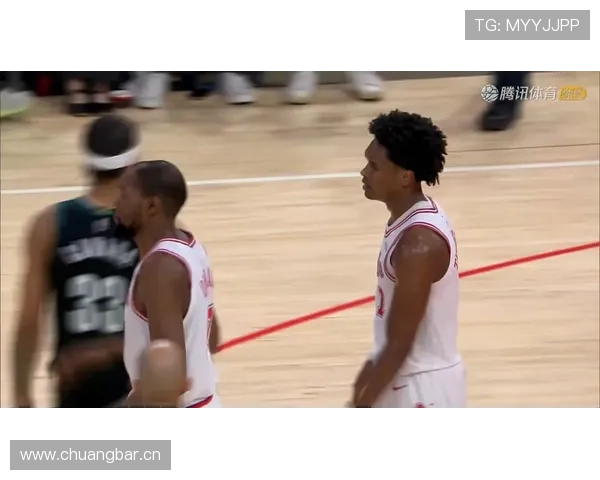 阿门·汤普森突破效率提升显著 拉开球队关键时刻进攻空间